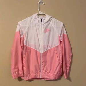 Super cute Nike windbreaker